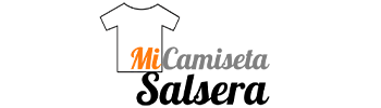 Logo compuesto por una silueta de una camiseta donde se lee en la parte inferior "Mi" de color naranja. "Camiseta" de color gris y "Salsera" de color negro